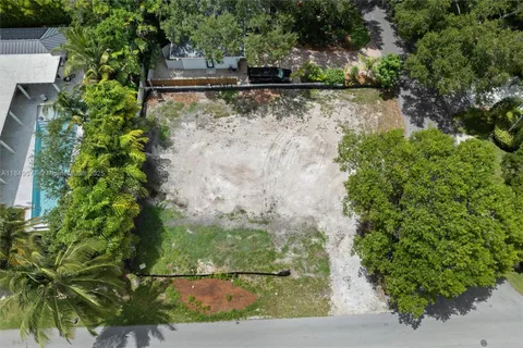 an outdoor view of house with outdoor space