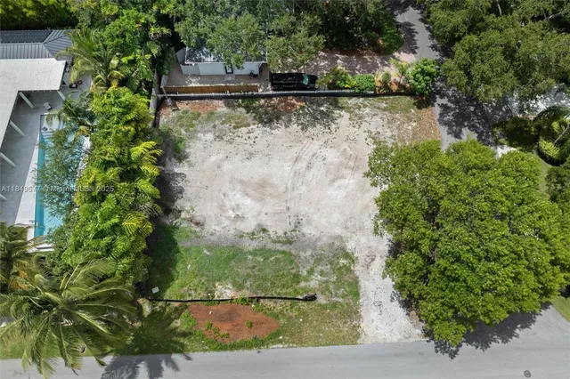 an outdoor view of house with outdoor space
