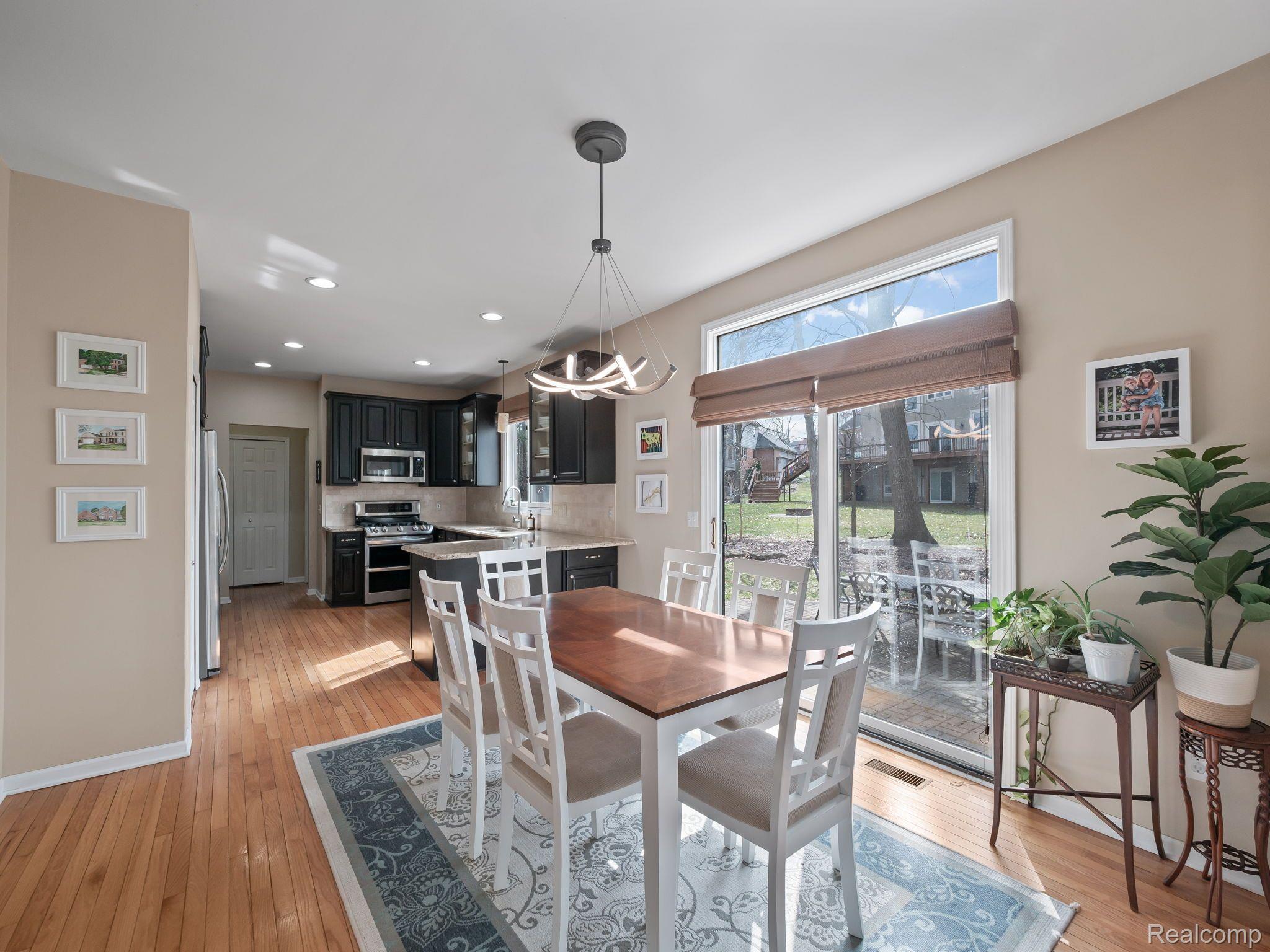 6834 Woodcrest Ridge Clarkston, MI 48346 - Photo 24 of 55 Breakfast nook