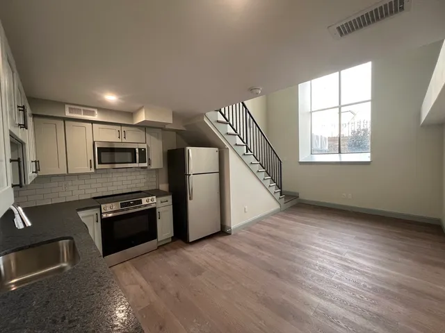 $2,995 | 160 Seabury Street, Unit 25, Fall River, MA 02720