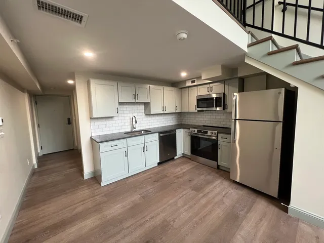 $2,995 | 160 Seabury Street, Unit 25, Fall River, MA 02720