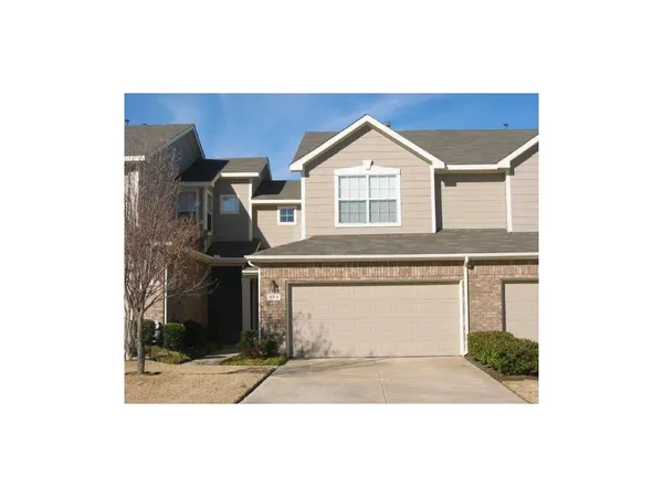 $1,950 | 909 Avondale Lane, Plano, TX 75025