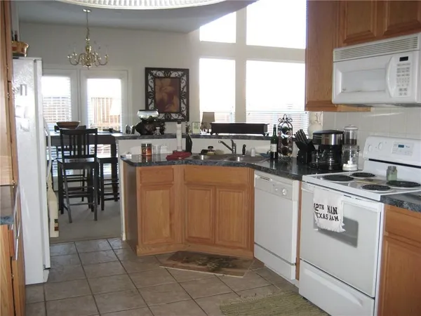 $1,950 | 909 Avondale Lane, Plano, TX 75025