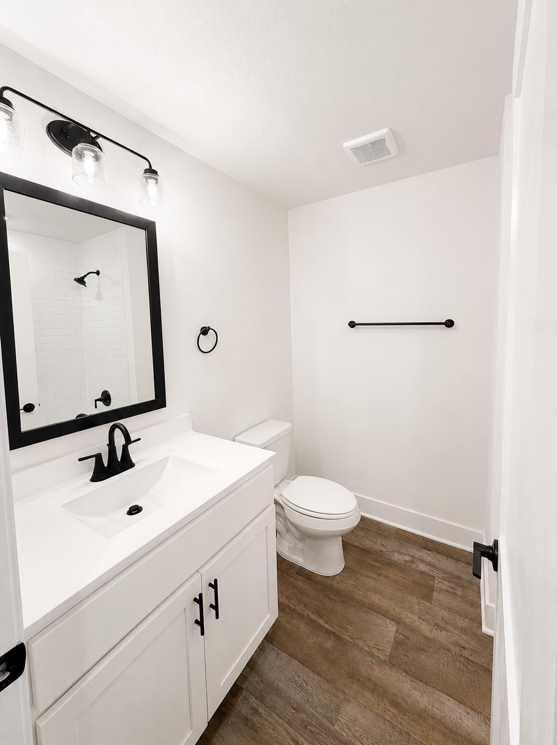 9308 Hard Rock Road Conroe, TX 77303 - Photo 10 of 11 GUEST BATH