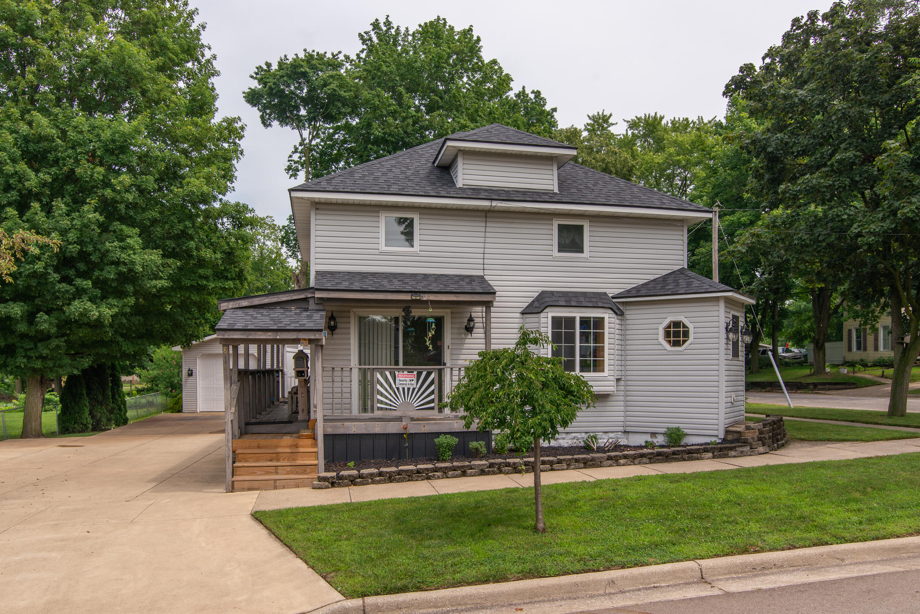 814 East Buck Street Three Rivers, MI 49093 - Photo 1 of 29 1