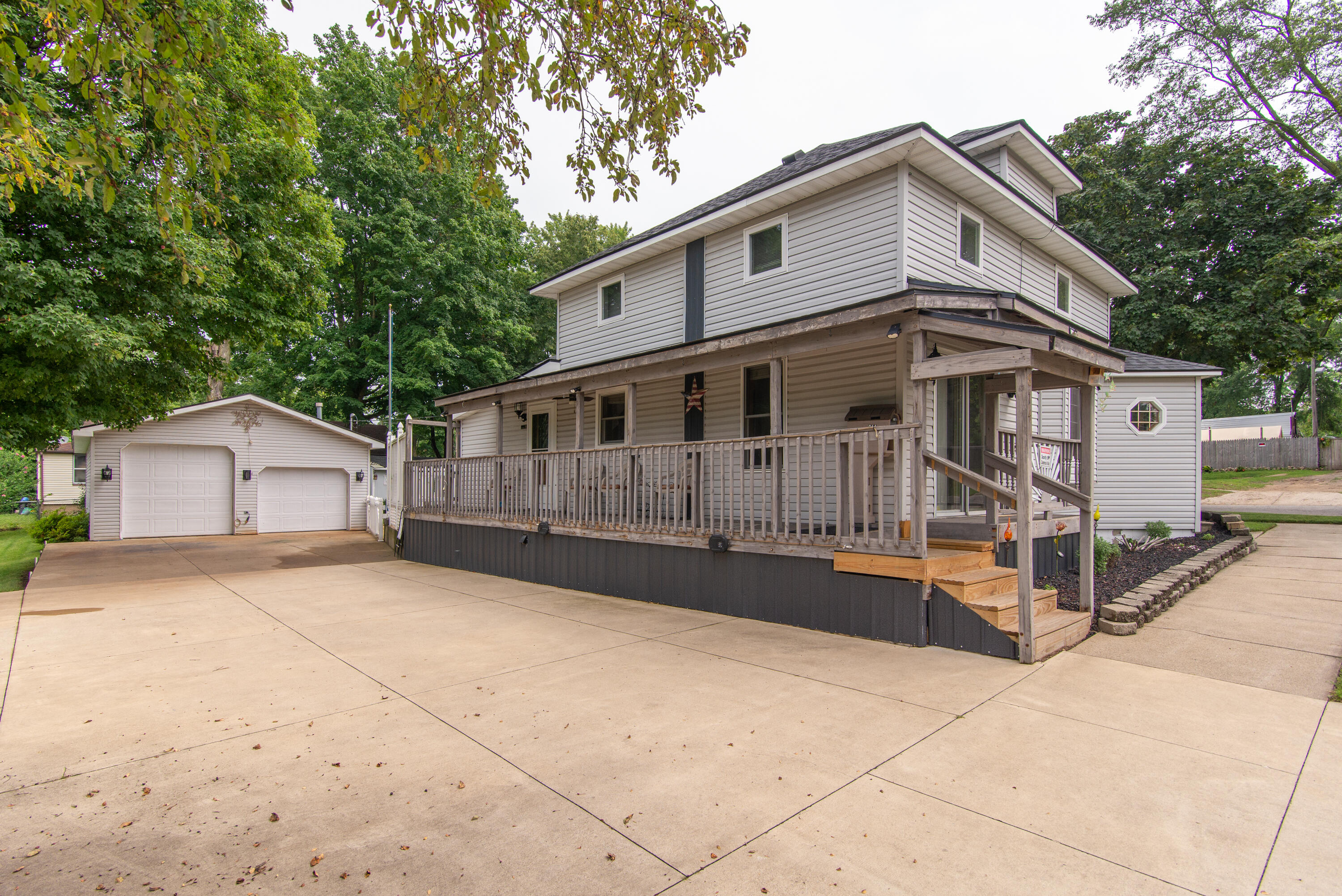 814 East Buck Street Three Rivers, MI 49093 - Photo 2 of 29 2
