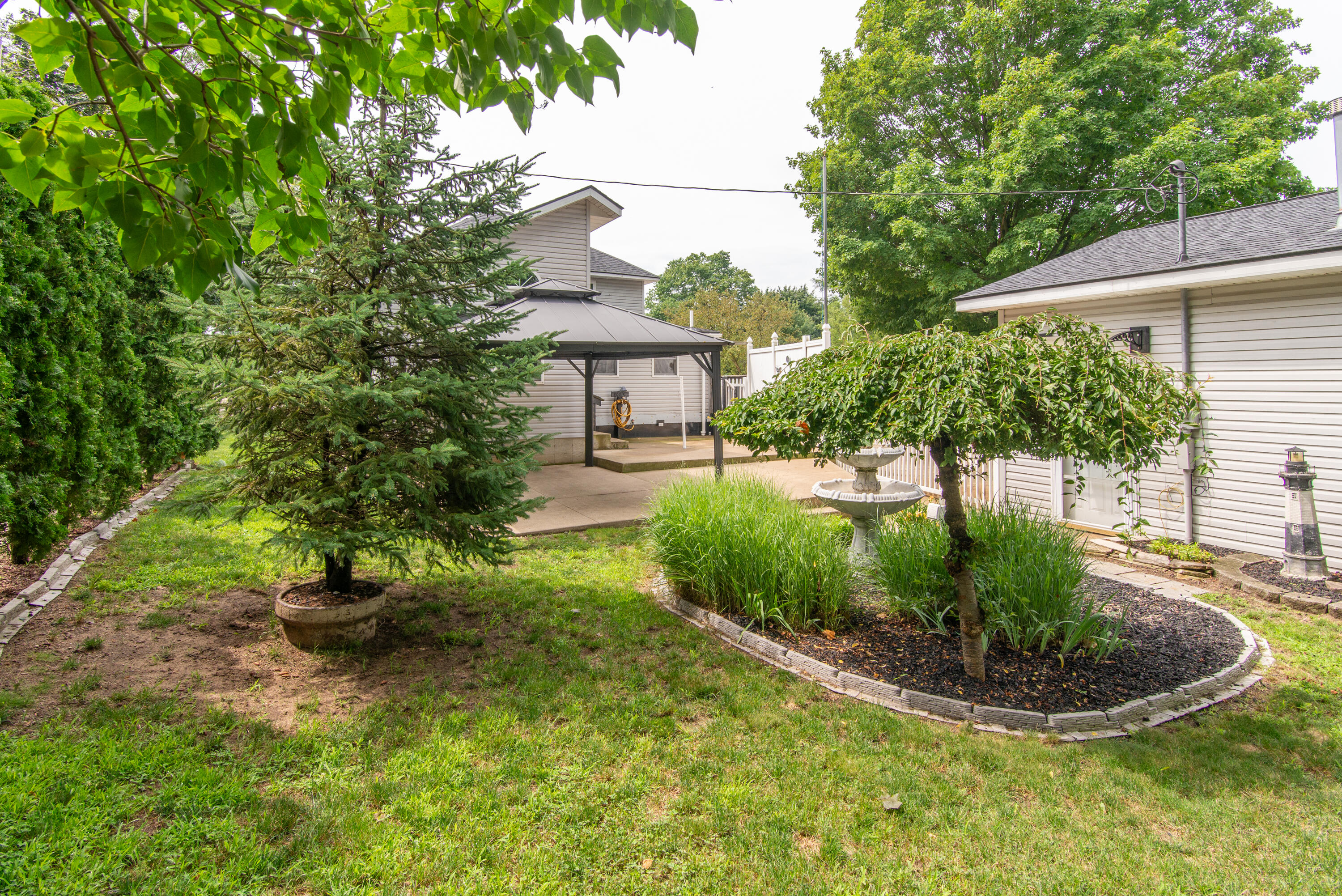 814 East Buck Street Three Rivers, MI 49093 - Photo 25 of 29 25