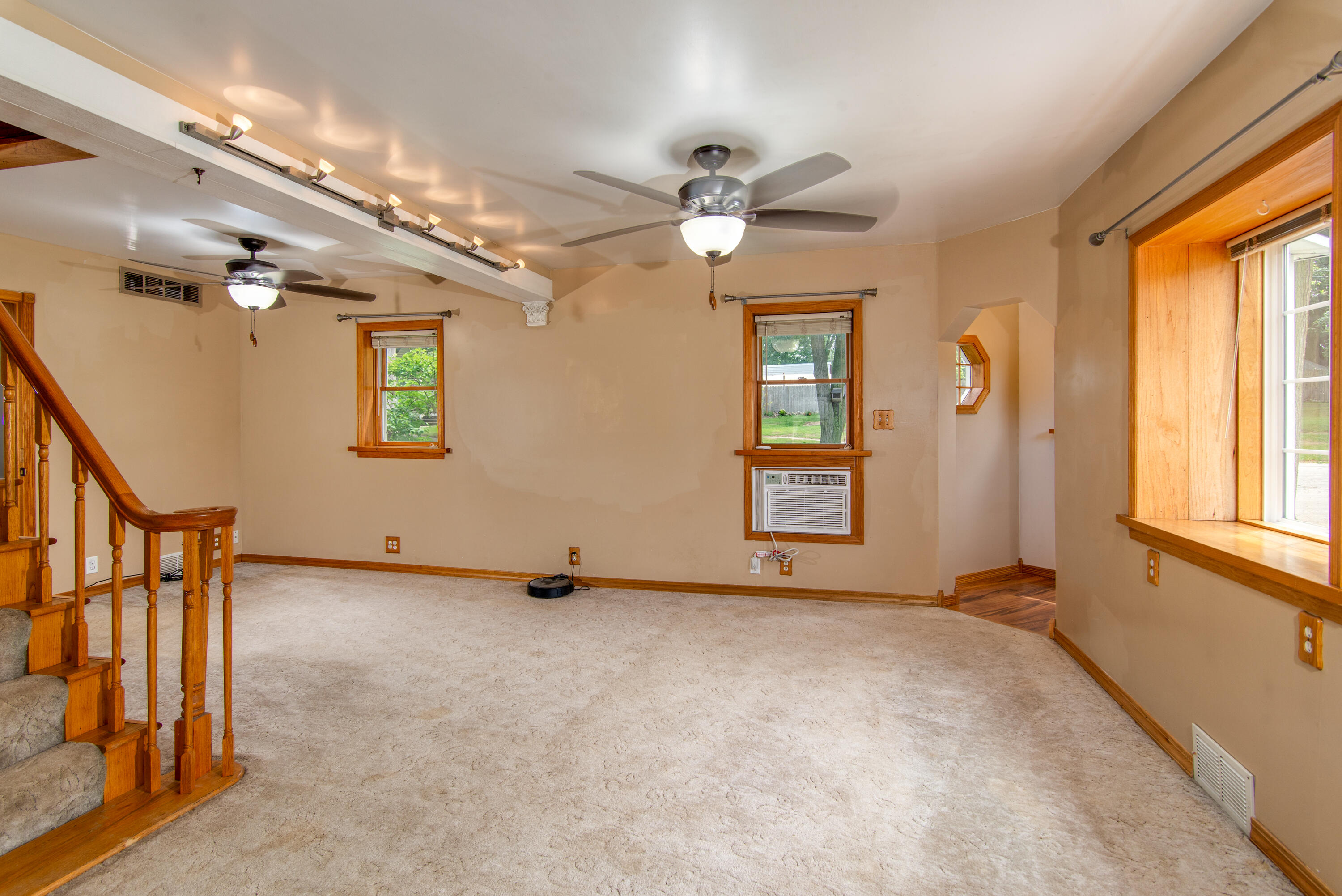 814 East Buck Street Three Rivers, MI 49093 - Photo 5 of 29 5