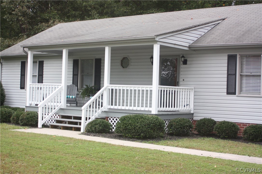7311 Strath Road Henrico, VA 23231 - Photo 3 of 33 Cozy Front porch
