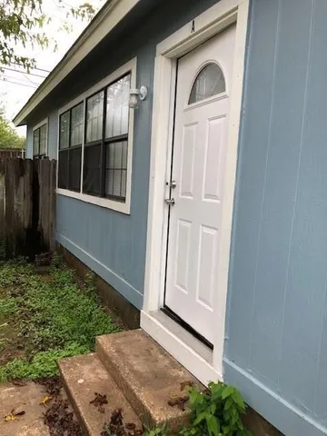 $1,295 | 2108 Donahue Lane, Unit A, Austin, TX 78744