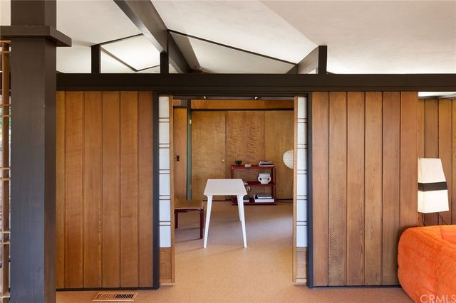 a en suite bathroom with a double vanity sink and mirror