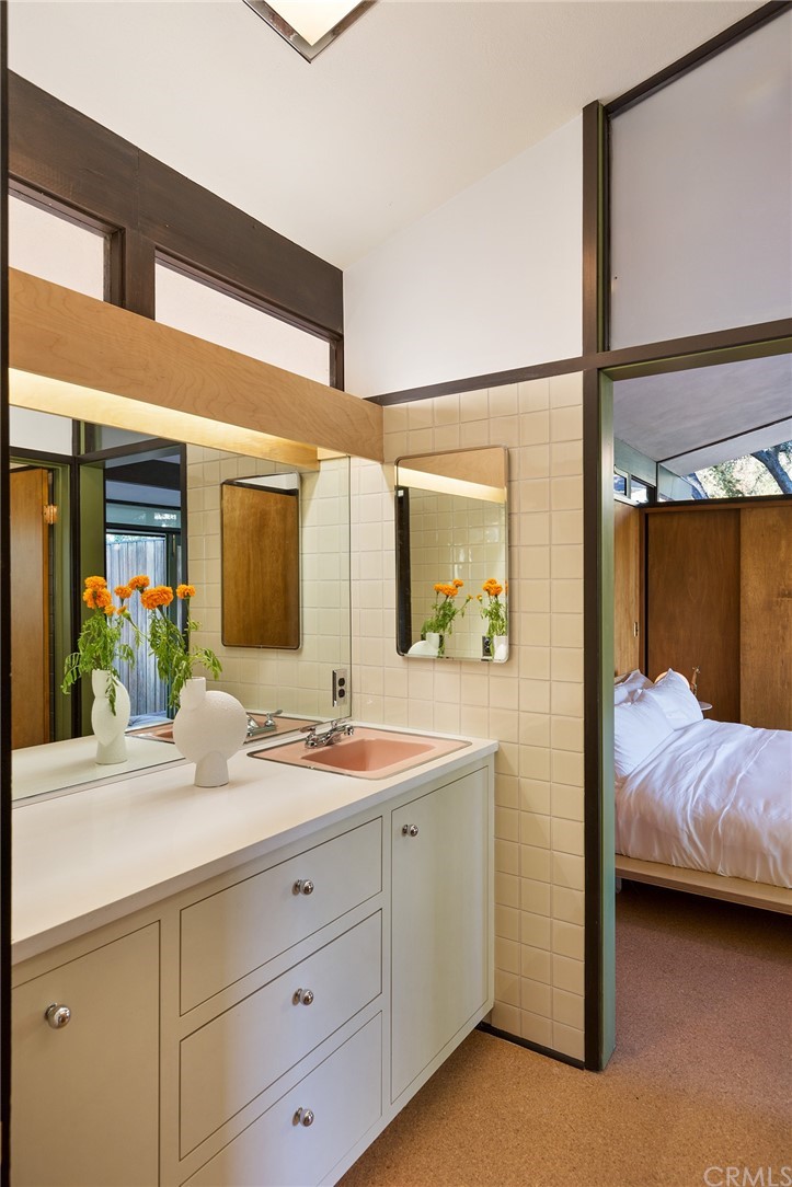 700 Edgeview Drive Sierra Madre, CA 91024 - Photo 15 of 32 a en suite bathroom with a double vanity sink and mirror