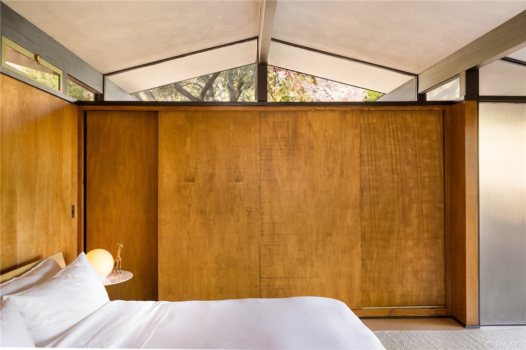 700 Edgeview Drive Sierra Madre, CA 91024 - Photo 18 of 32 a view of a bathroom