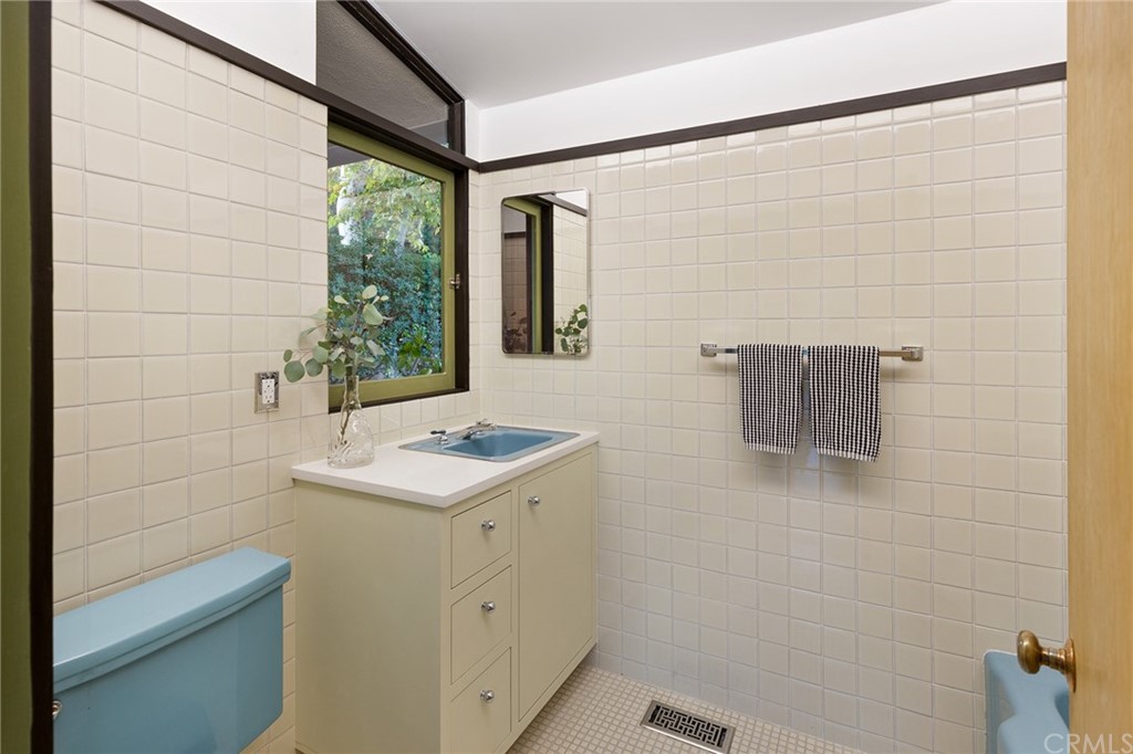 700 Edgeview Drive Sierra Madre, CA 91024 - Photo 22 of 32 a bathroom with a sink and mirror