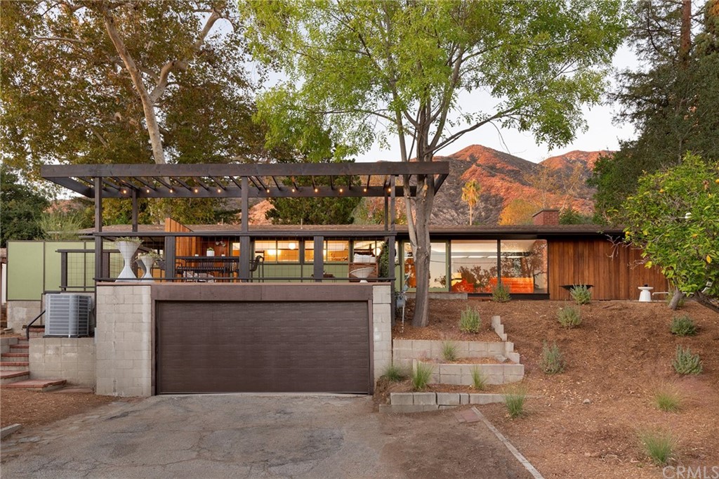 700 Edgeview Drive Sierra Madre, CA 91024 - Photo 29 of 32 a view of a house with a patio