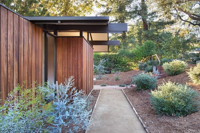 a view of a back yard from a balcony