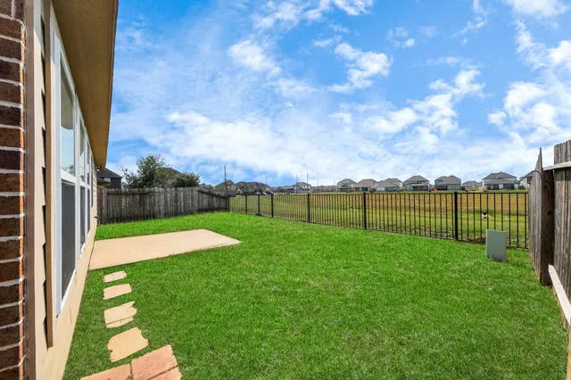 a view of a yard with a small yard