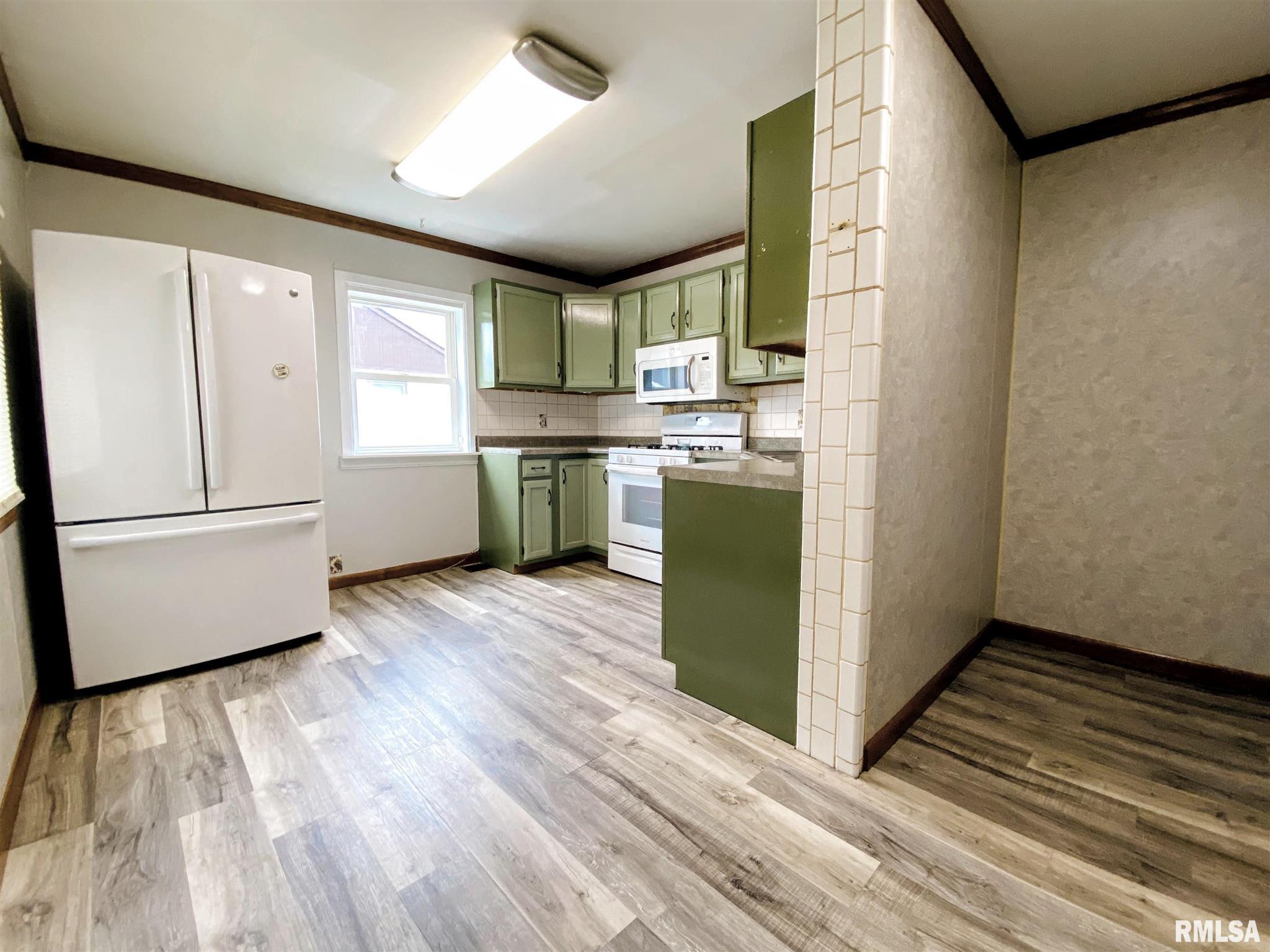 2377 Washington Road Washington, IL 61571 - Photo 7 of 28 Gallery Image 7