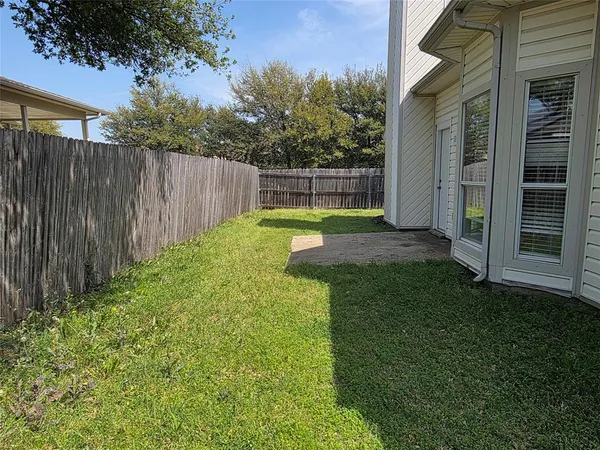 a view of a backyard with pathway