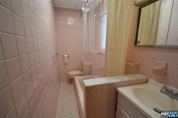 $575,000 | 10 Lake Avenue, Clifton, NJ 07011