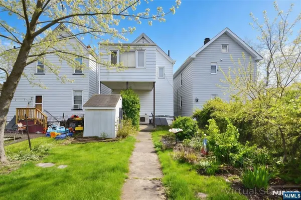$575,000 | 10 Lake Avenue, Clifton, NJ 07011