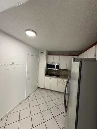 $2,350 | 5750 Collins Avenue, Unit 3K, Miami Beach, FL 33140