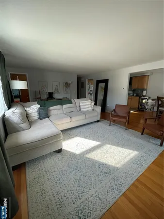 $2,200 | 16 Reservoir Avenue, Unit 2, Wallington, NJ 07057