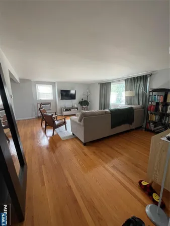 $2,200 | 16 Reservoir Avenue, Unit 2, Wallington, NJ 07057