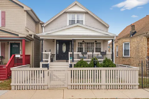 $600,000 | 4615 West Grace Street, Chicago, IL 60641