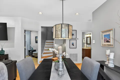 $600,000 | 4615 West Grace Street, Chicago, IL 60641