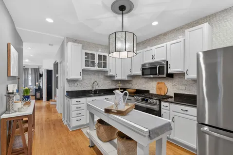 $600,000 | 4615 West Grace Street, Chicago, IL 60641