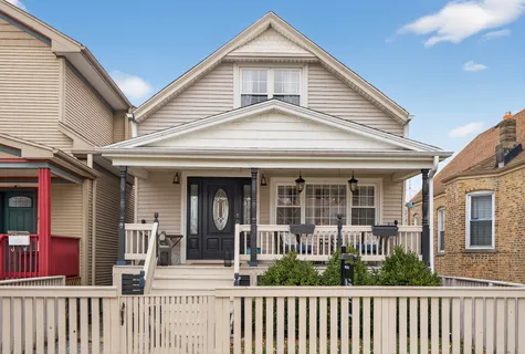 $600,000 | 4615 West Grace Street, Chicago, IL 60641