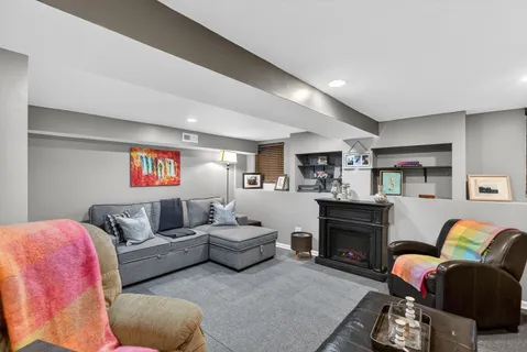 $600,000 | 4615 West Grace Street, Chicago, IL 60641