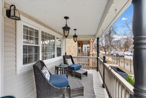 $600,000 | 4615 West Grace Street, Chicago, IL 60641