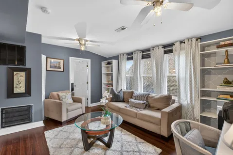 $600,000 | 4615 West Grace Street, Chicago, IL 60641