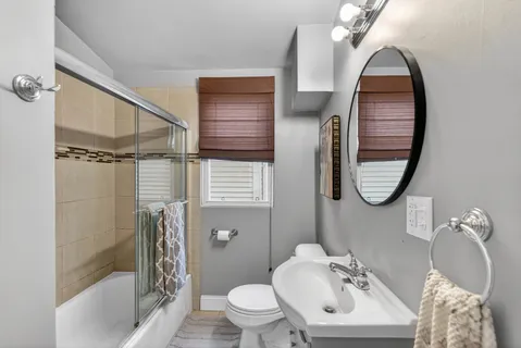 $600,000 | 4615 West Grace Street, Chicago, IL 60641