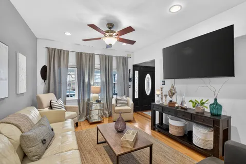 $600,000 | 4615 West Grace Street, Chicago, IL 60641