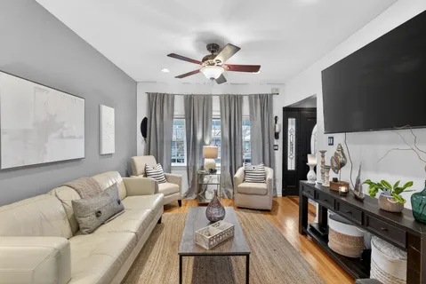 $600,000 | 4615 West Grace Street, Chicago, IL 60641