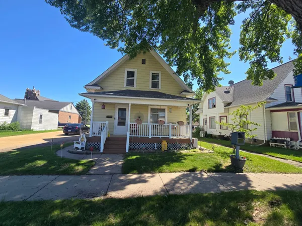 $149,900 | 215 West 4th Street, Fairmont, MN 56031