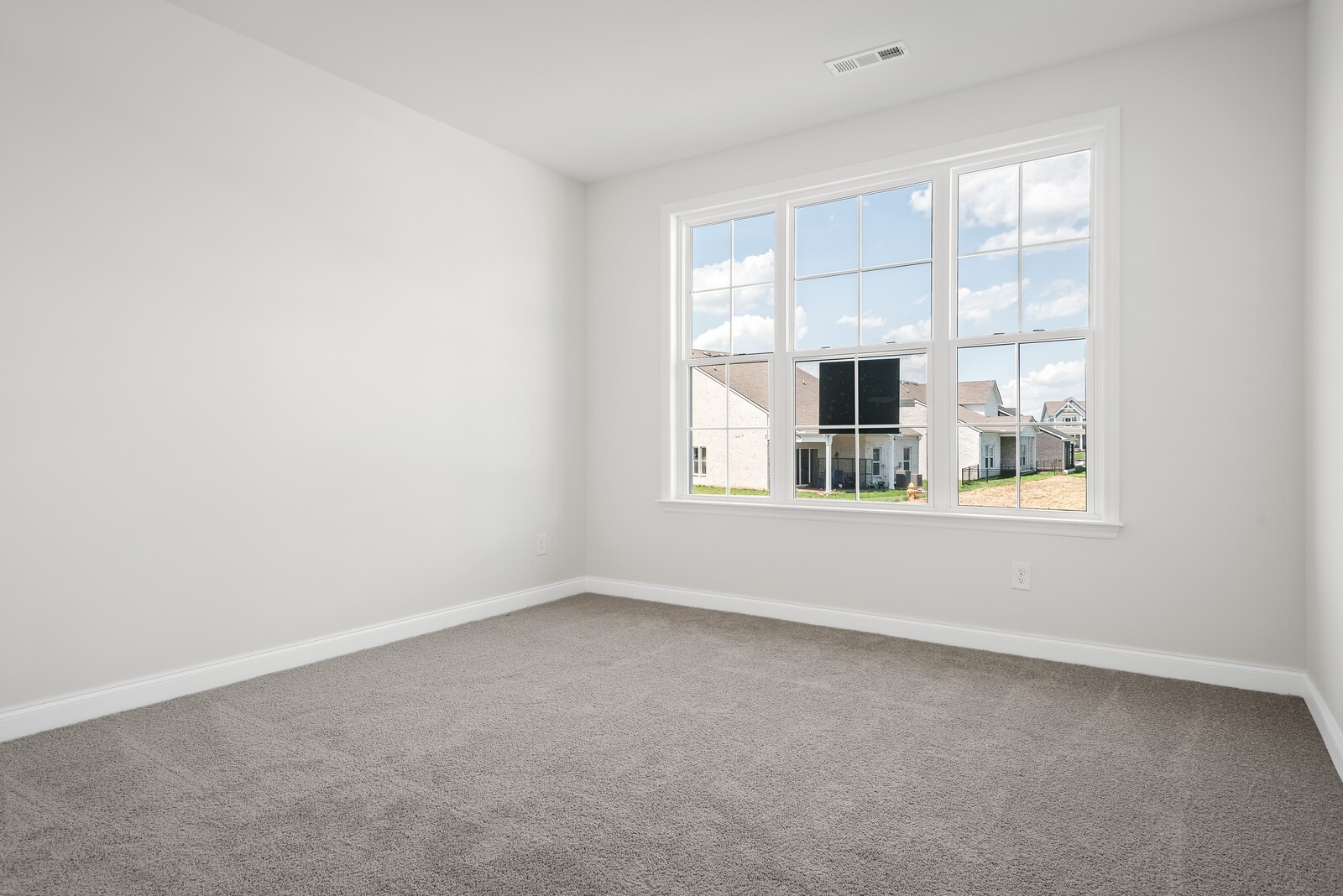 7108 Comstock Road Spring Hill, TN 37174 - Photo 12 of 70 an empty room with a window