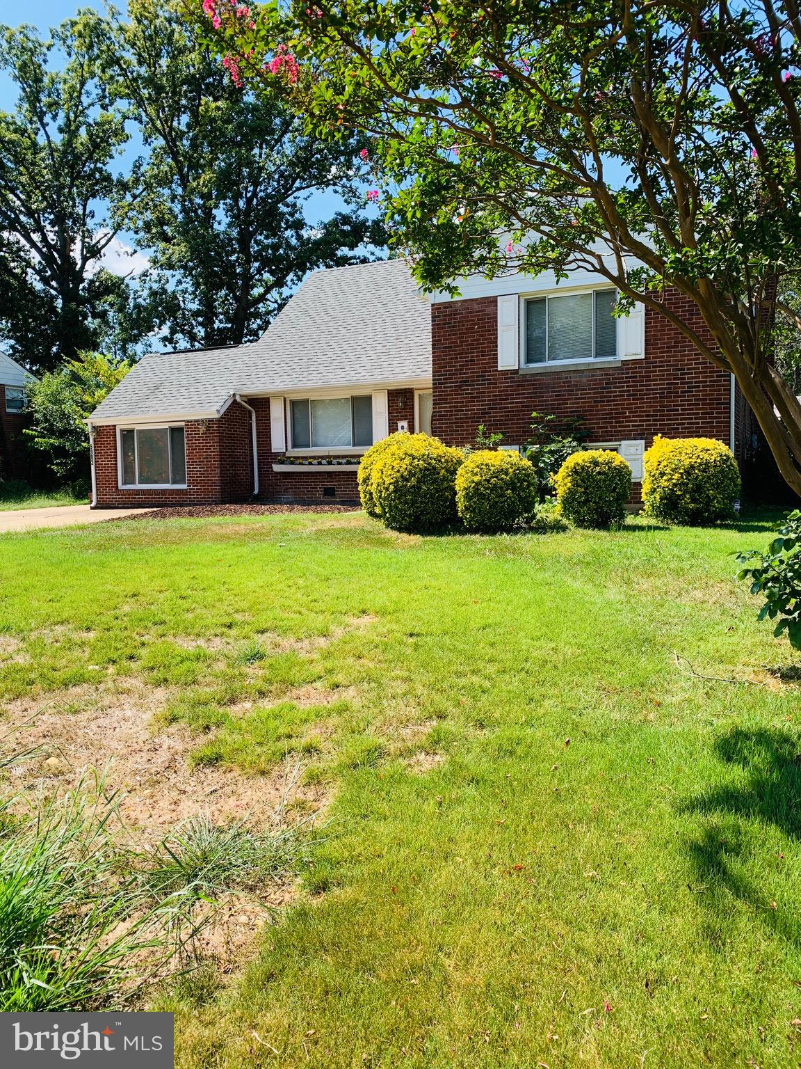 5902 Flanders Street Springfield, VA 22150 - Photo 3 of 45 Located close to Braddock Road & 495.