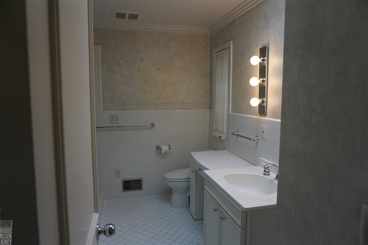 295 Lincoln Road Grosse Pointe, MI 48230 - Photo 29 of 36 50044150-28.JPG