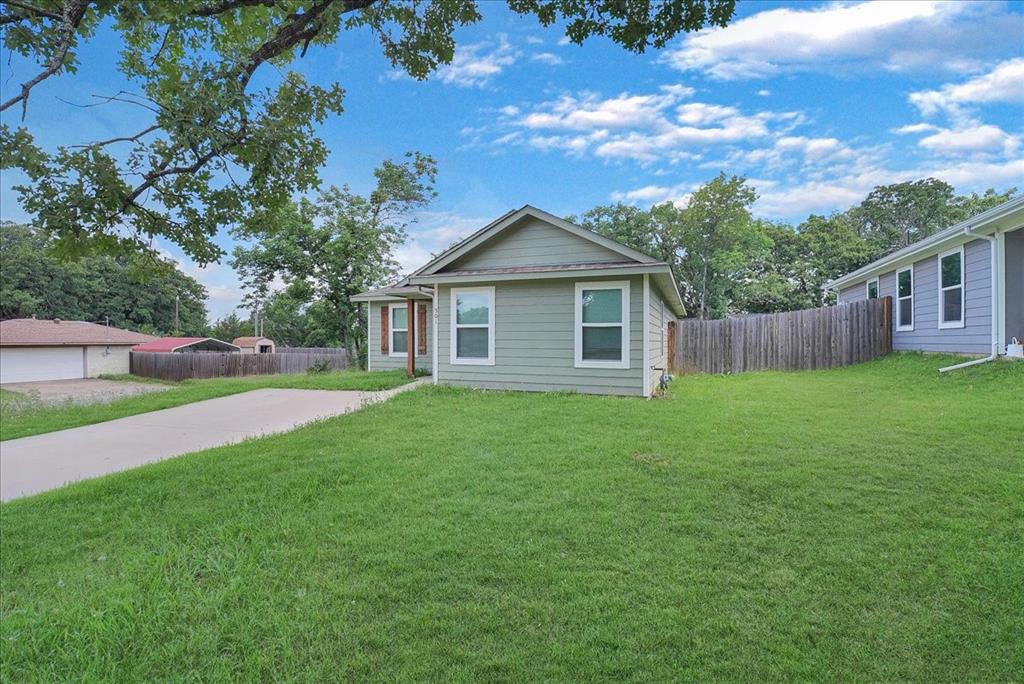 501 East Day Street Denison, TX 75021 - Photo 1 of 28