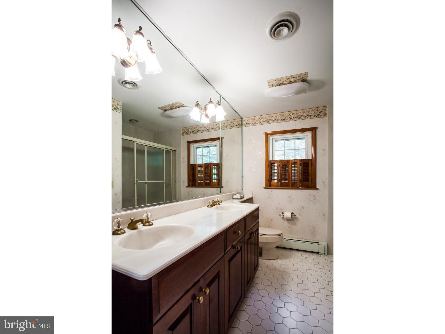236 Buck Toe Road Avondale, PA 19311 - Photo 15 of 23 Bathroom