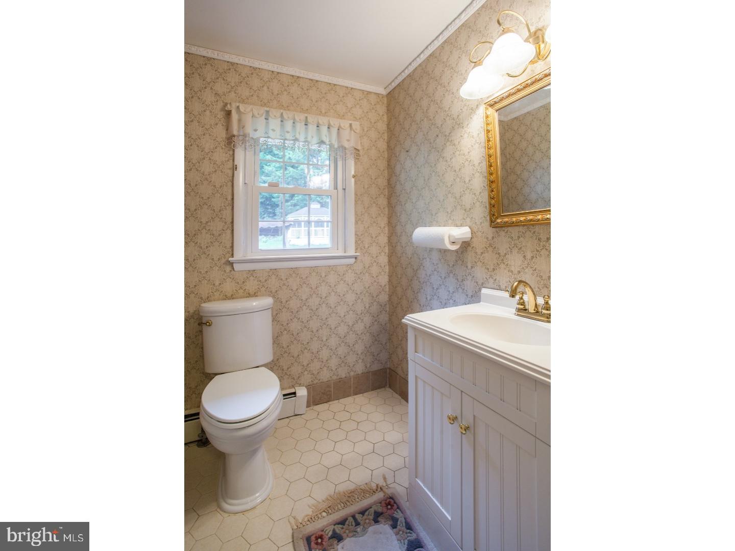 236 Buck Toe Road Avondale, PA 19311 - Photo 7 of 23 Half Bath