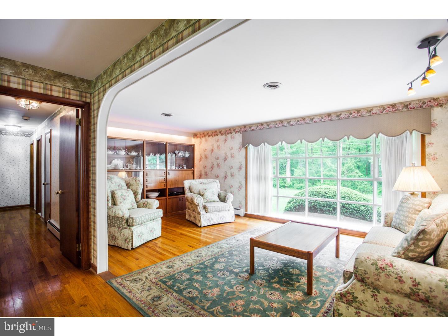 236 Buck Toe Road Avondale, PA 19311 - Photo 8 of 23 Living Room