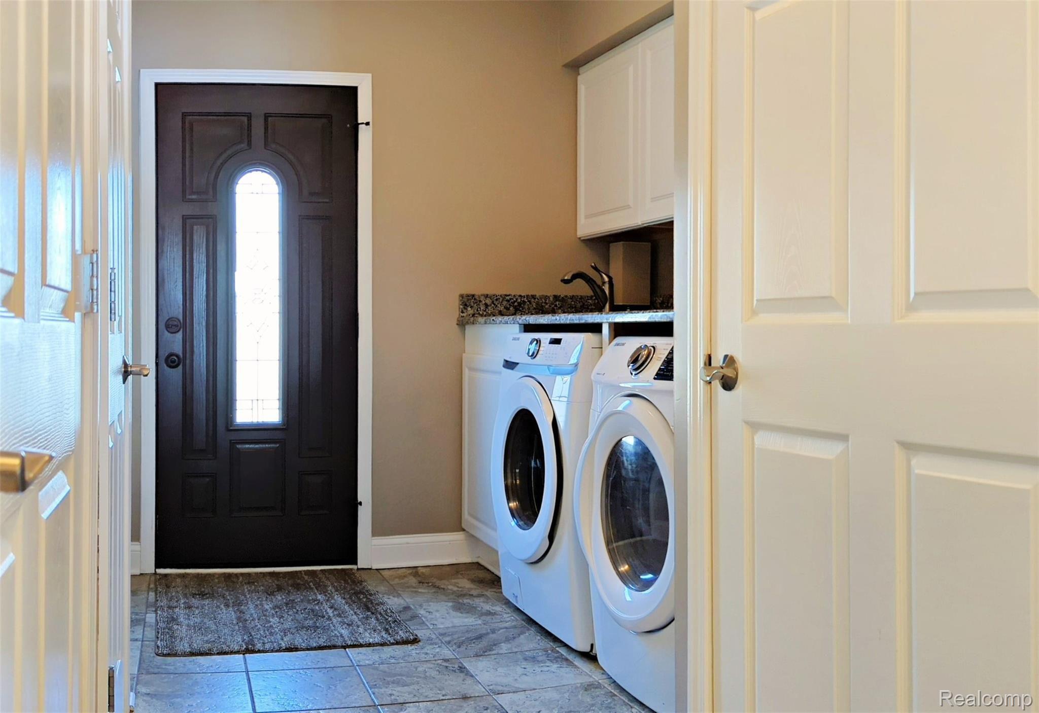 6010 Bullard Road Fenton, MI 48430 - Photo 30 of 39 Main Floor Laundry Area
