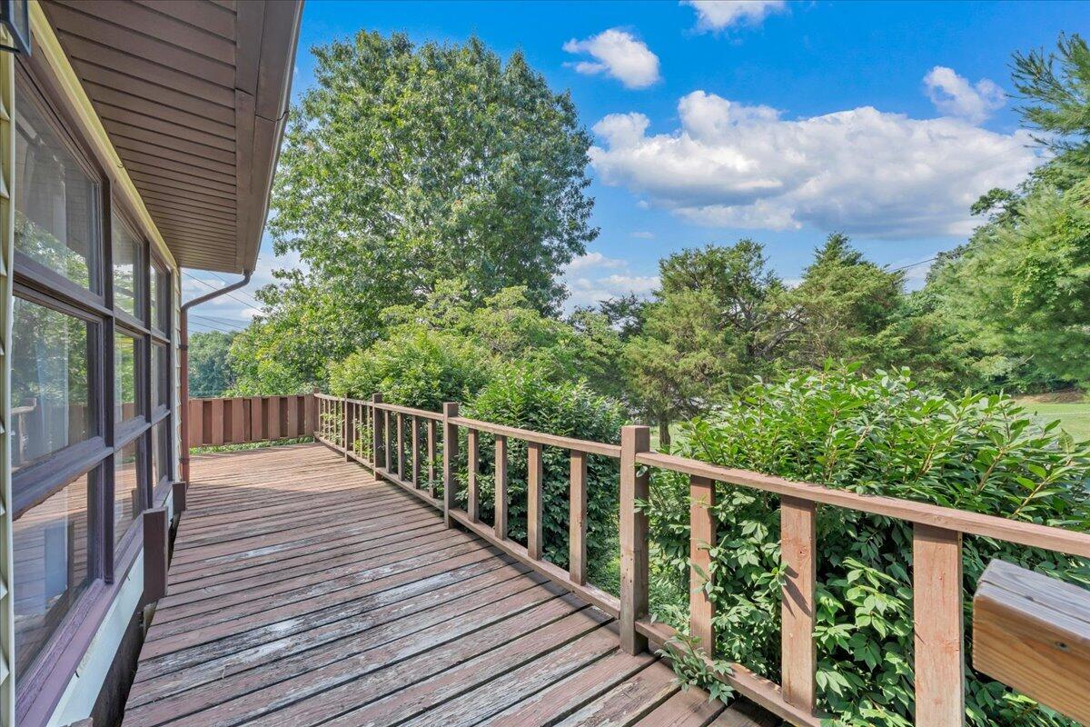 201 Long Avenue Covington, VA 24426 - Photo 24 of 43 a balcony with wooden floor and fence