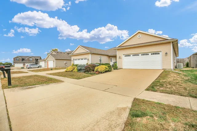 $255,000 | 1504 Stonebluff Court, Unit 1504, Champaign, IL 61822