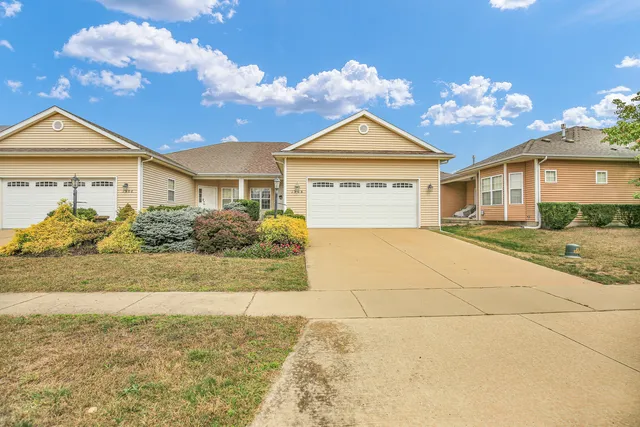 $255,000 | 1504 Stonebluff Court, Unit 1504, Champaign, IL 61822